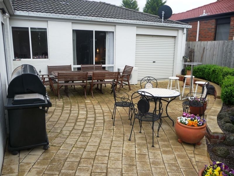 11 Overton Close, Rowville VIC 3178