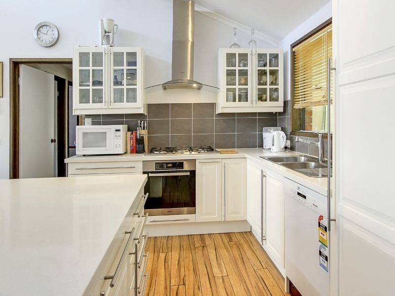 4 Prior Court, Rowville VIC 3178