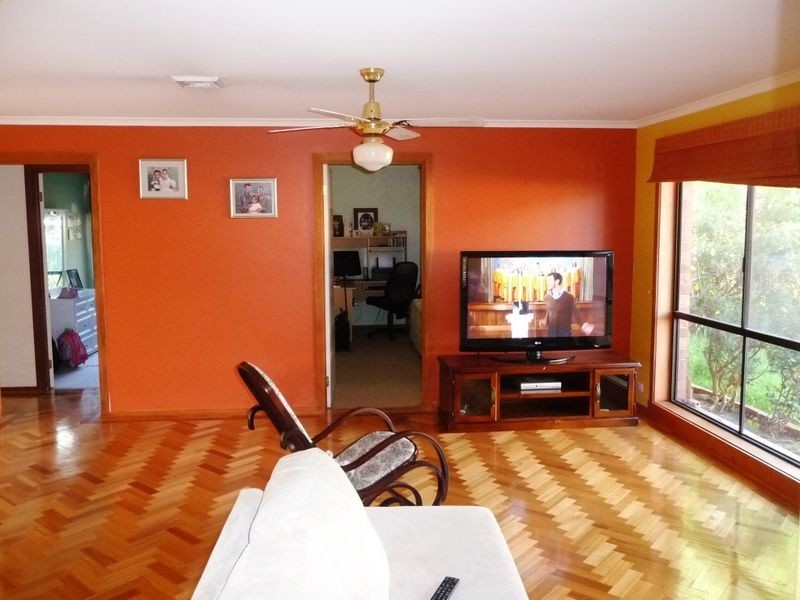 13 St John Place, Rowville VIC 3178