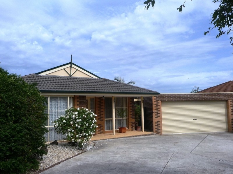 8 Horatio Close, Rowville VIC 3178