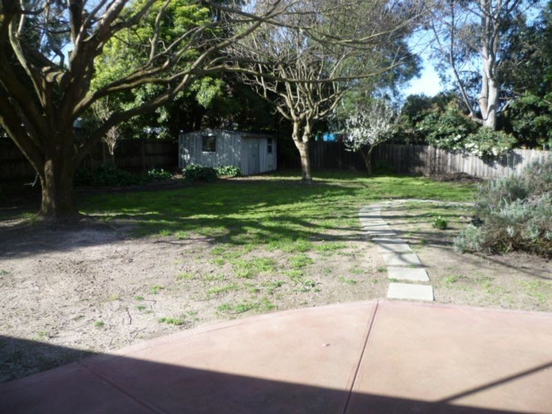 32 Lloyd Street, Knoxfield VIC 3180