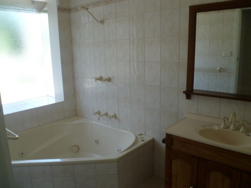 32 Lloyd Street, Knoxfield VIC 3180