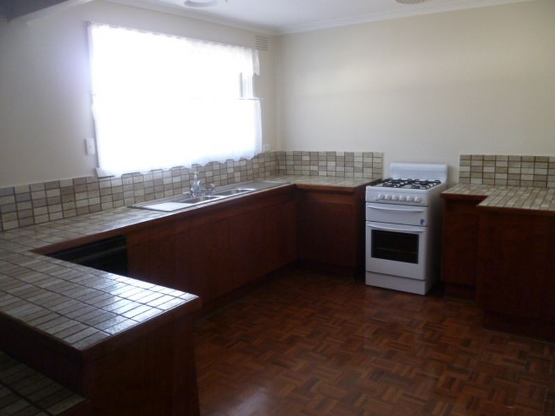 32 Lloyd Street, Knoxfield VIC 3180