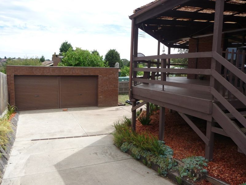 14 Giles Retreat, Endeavour Hills VIC 3802