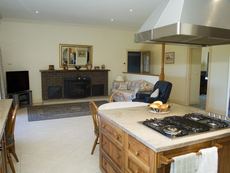 17 Cornish Road, Lysterfield VIC 3156