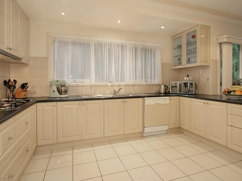 31 Pitfield Crescent, Rowville VIC 3178