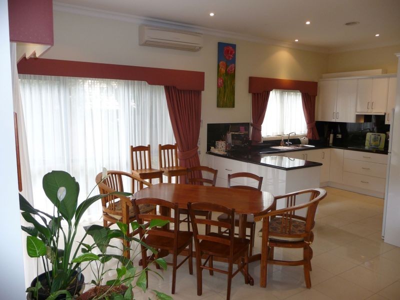 2/8 Ling Court, Mulgrave VIC 3170