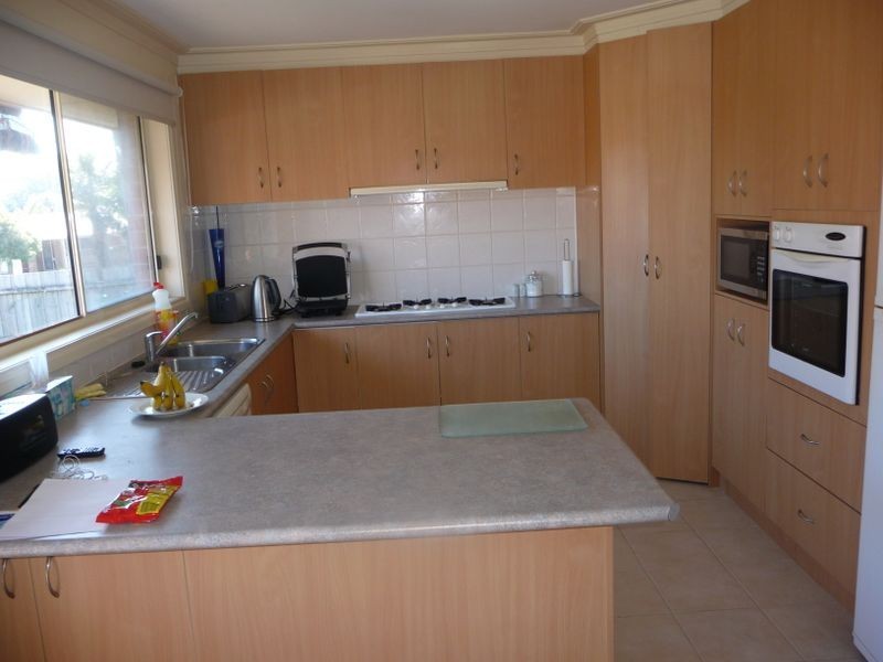 1/17 Lakeview Avenue, Rowville VIC 3178