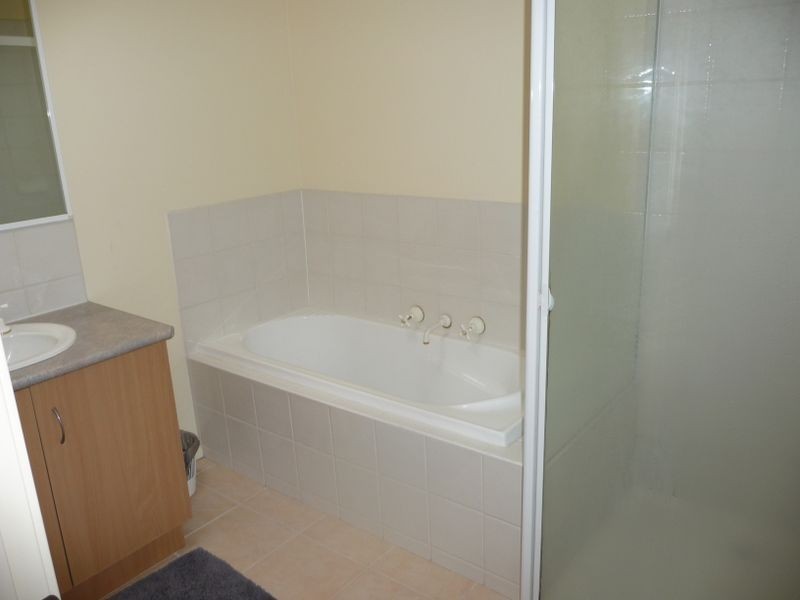 1/17 Lakeview Avenue, Rowville VIC 3178