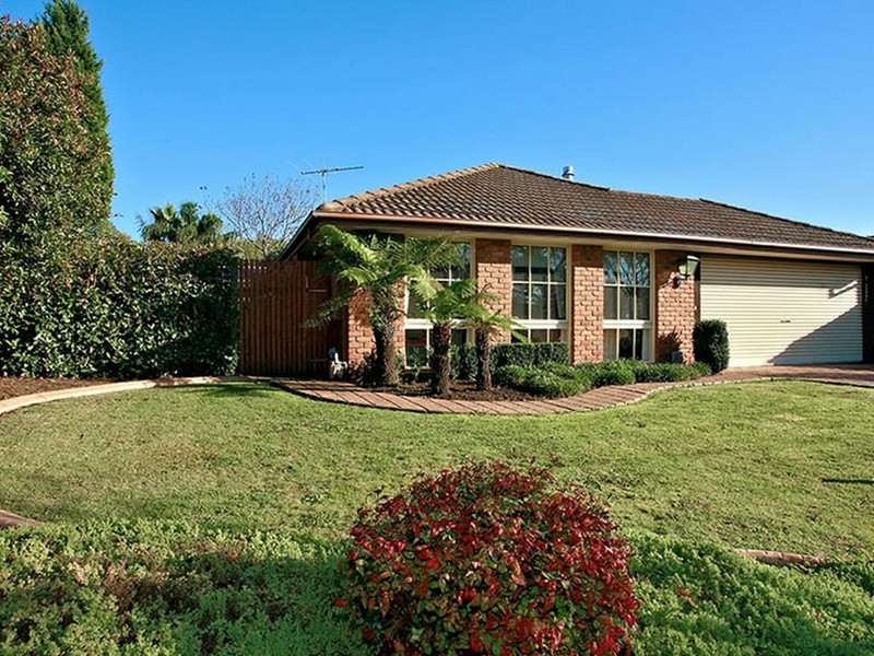 16 Murray Crescent, Rowville VIC 3178