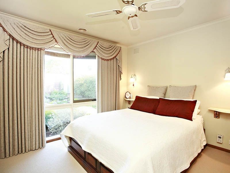 16 Murray Crescent, Rowville VIC 3178