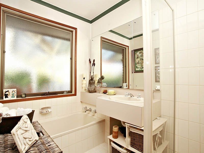 16 Murray Crescent, Rowville VIC 3178