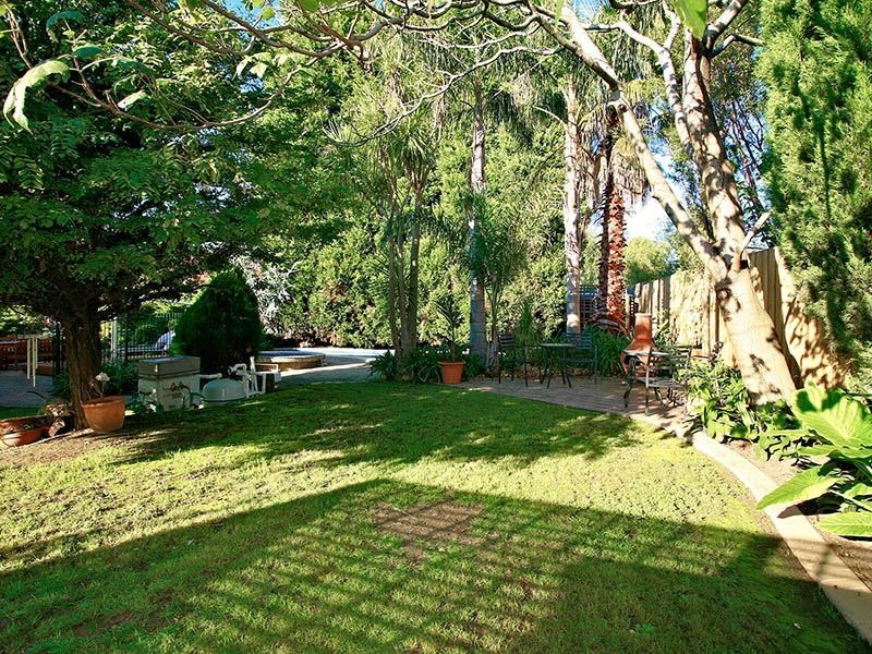 16 Murray Crescent, Rowville VIC 3178