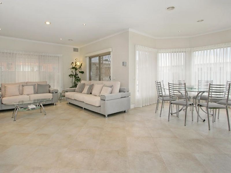 64 Langhorne Crescent, Rowville VIC 3178