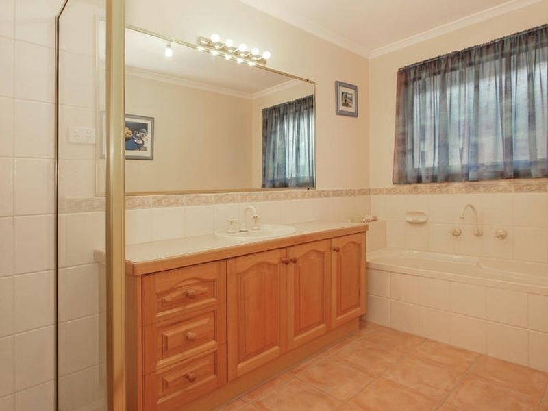 10 Lanyon Court, Lysterfield VIC 3156