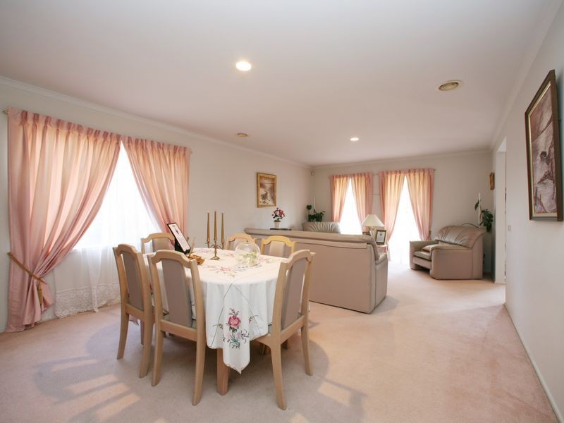 65 Quail Way, Rowville VIC 3178