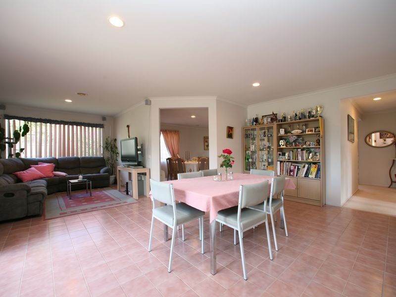 65 Quail Way, Rowville VIC 3178
