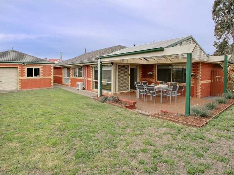 43 Airedale Way, Rowville VIC 3178