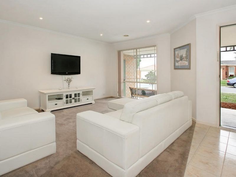 6 Lucy Hill Rise, Rowville VIC 3178