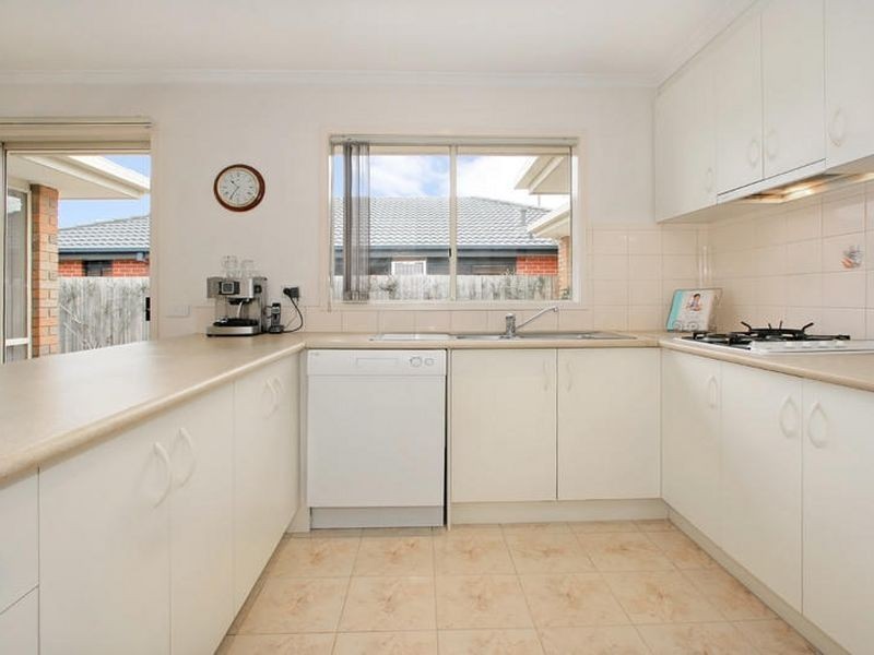 6 Lucy Hill Rise, Rowville VIC 3178