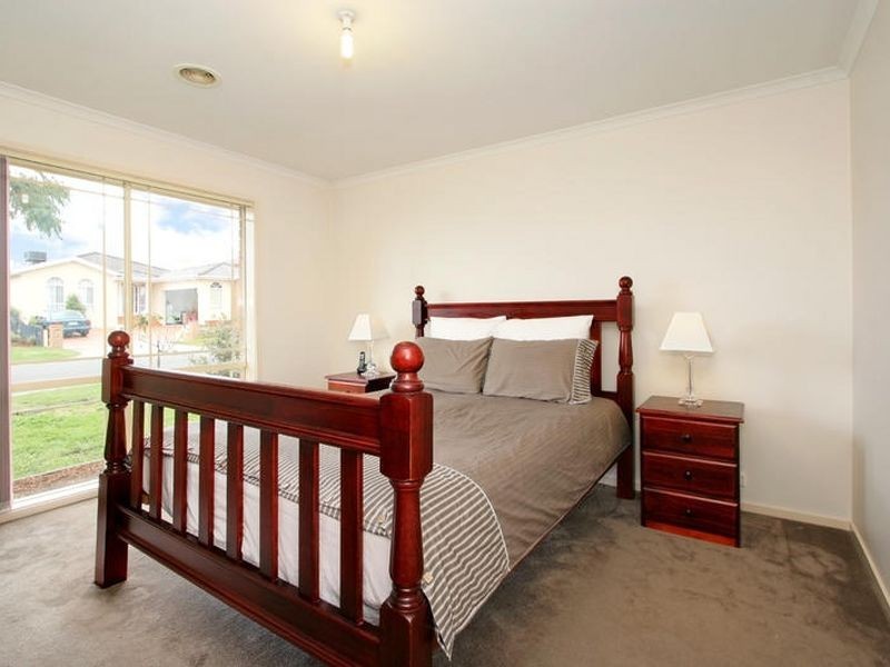 6 Lucy Hill Rise, Rowville VIC 3178