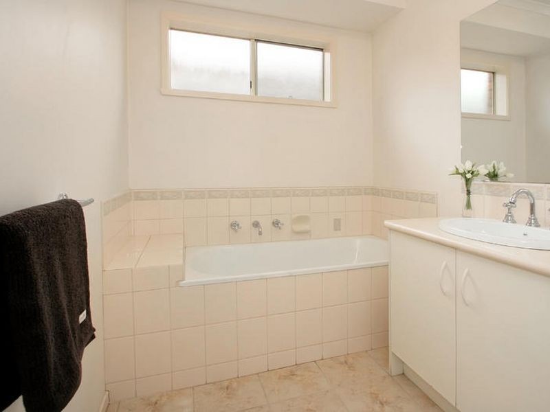 6 Lucy Hill Rise, Rowville VIC 3178