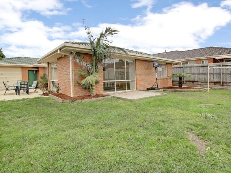 6 Lucy Hill Rise, Rowville VIC 3178
