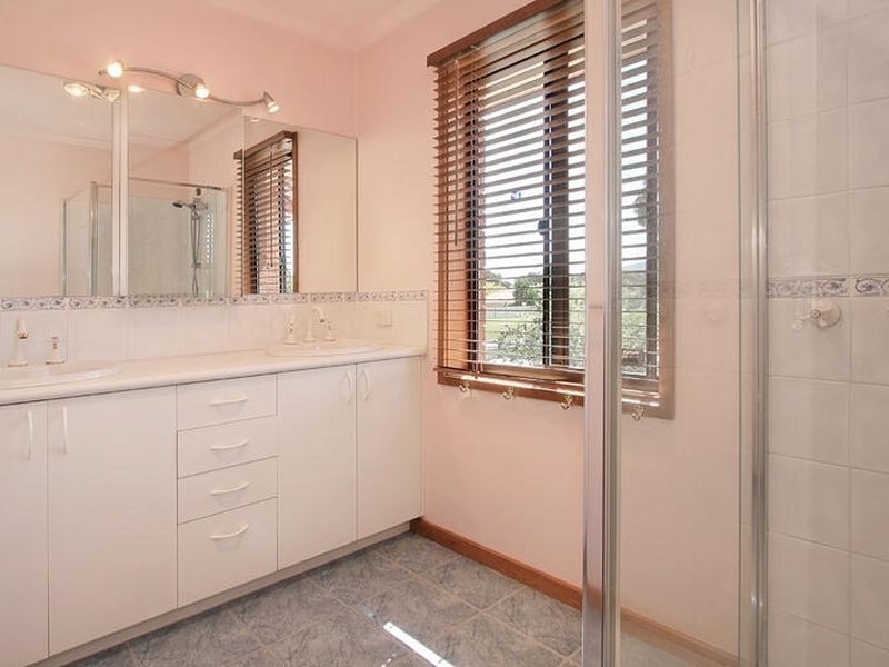 15 Fernlea Avenue, Rowville VIC 3178