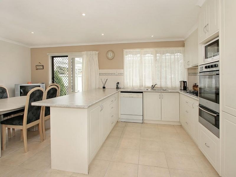 4 Mitta Close, Rowville VIC 3178