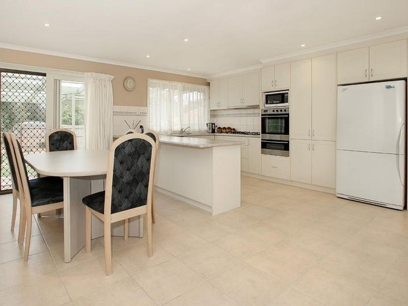 4 Mitta Close, Rowville VIC 3178