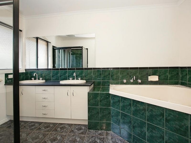 5 Somerset Court, Narre Warren South VIC 3805