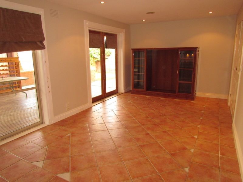 21 Collendina Crescent, Scoresby VIC 3179
