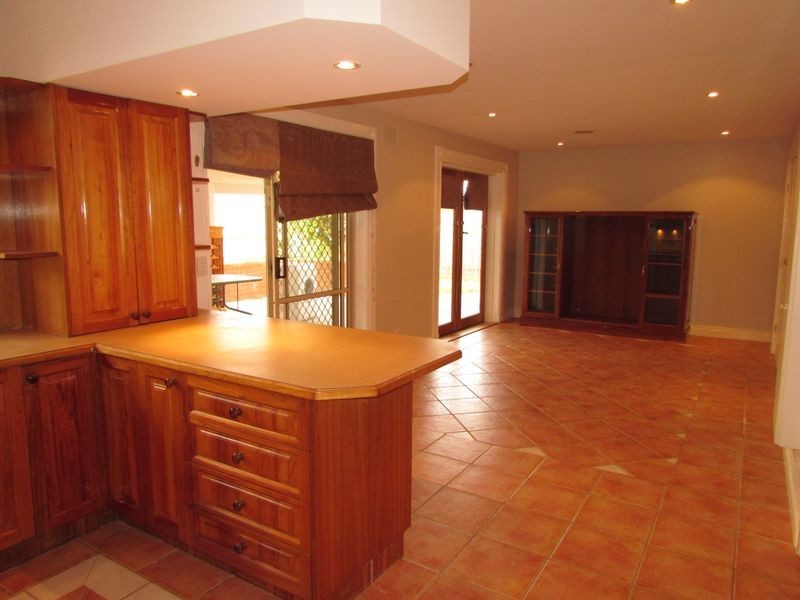 21 Collendina Crescent, Scoresby VIC 3179