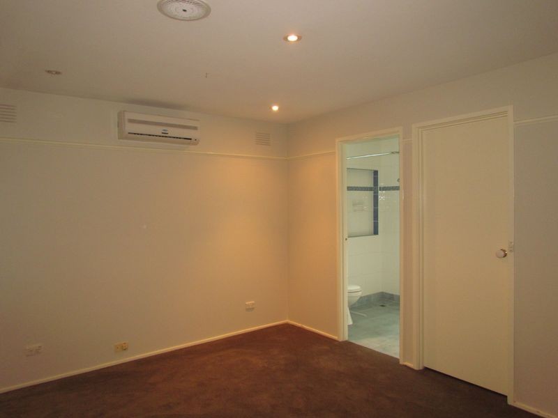 21 Collendina Crescent, Scoresby VIC 3179