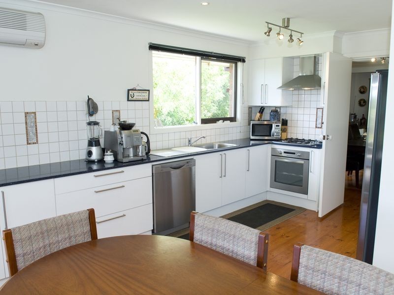 66 Lakeview Avenue, Rowville VIC 3178