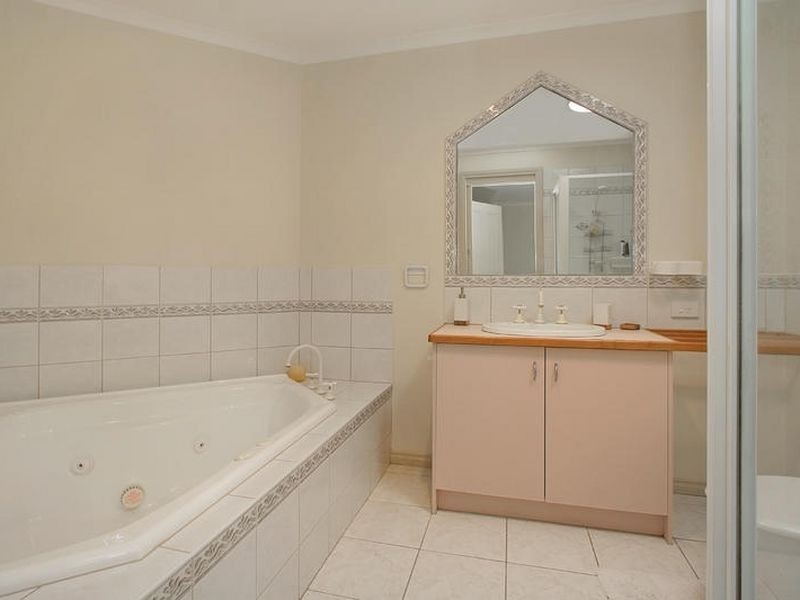 61 Clauscen Drive, Rowville VIC 3178