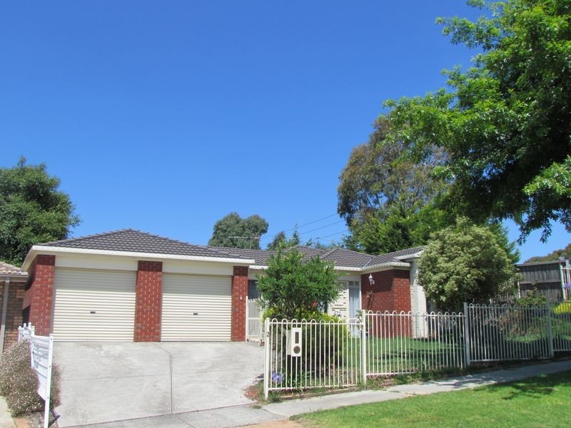 2 Pinehill Drive, Rowville VIC 3178