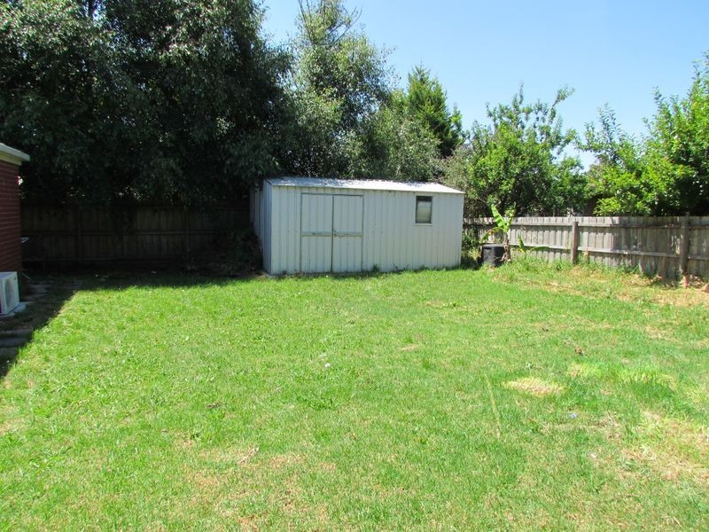 2 Pinehill Drive, Rowville VIC 3178