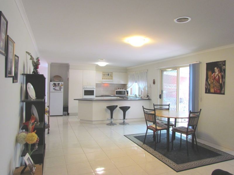 2 Pinehill Drive, Rowville VIC 3178