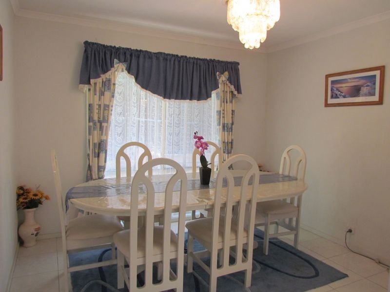 2 Pinehill Drive, Rowville VIC 3178