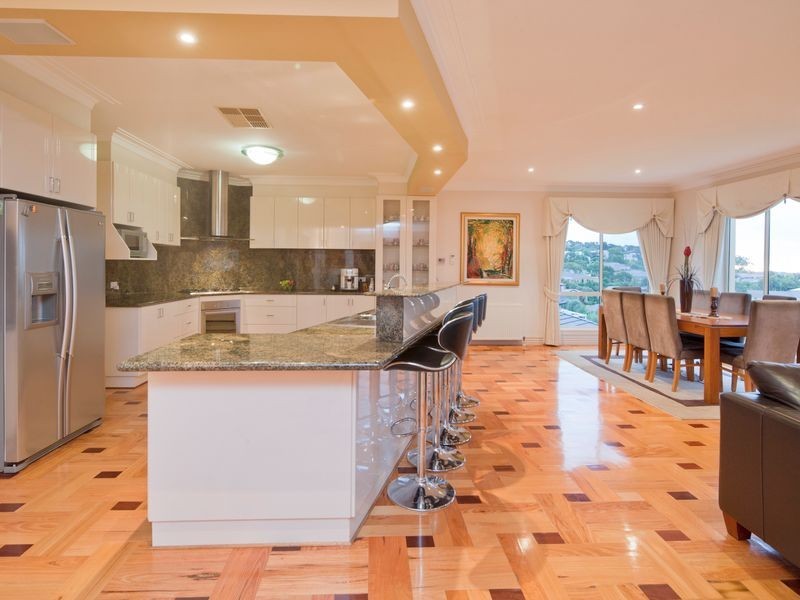 5 Hill Edge Court, Ferntree Gully VIC 3156