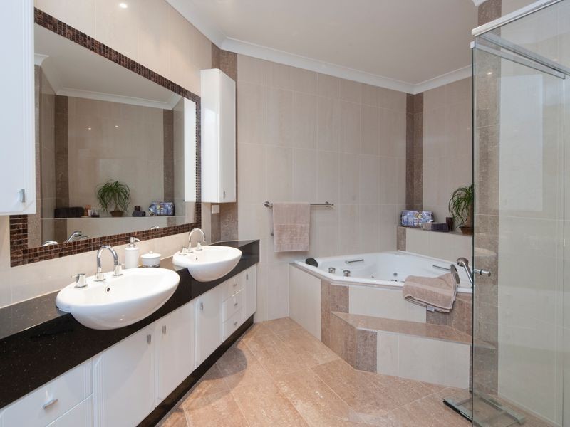 5 Hill Edge Court, Ferntree Gully VIC 3156