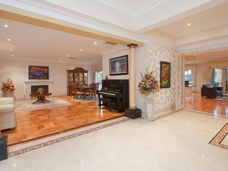 5 Hill Edge Court, Ferntree Gully VIC 3156