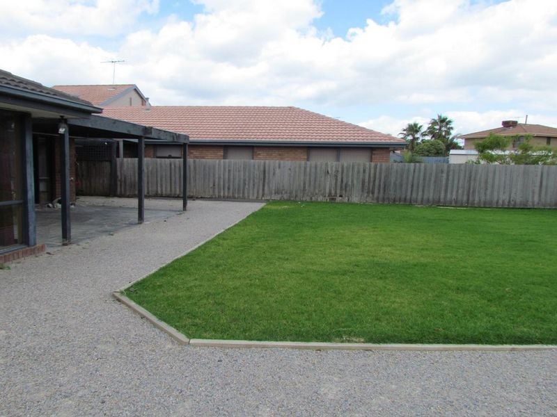 172 Waradgery Drive, Rowville VIC 3178
