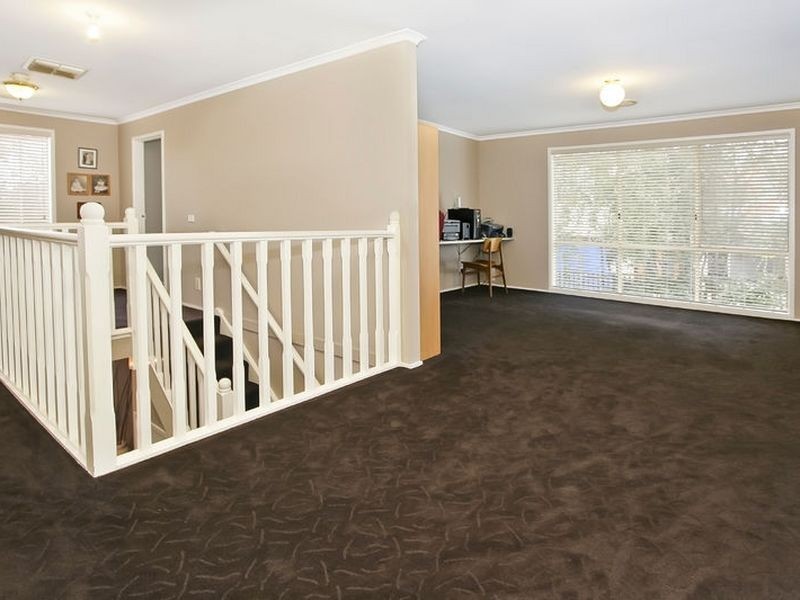 11 Ravenscourt Close, Rowville VIC 3178