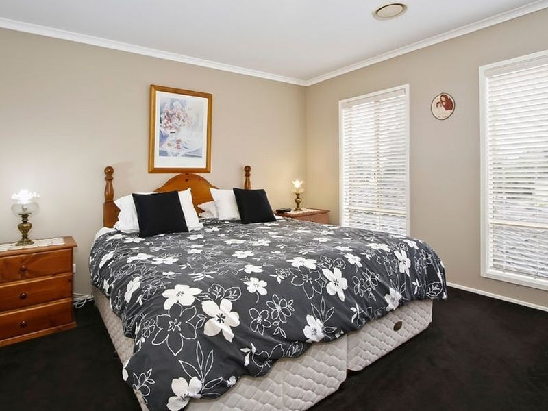 11 Ravenscourt Close, Rowville VIC 3178