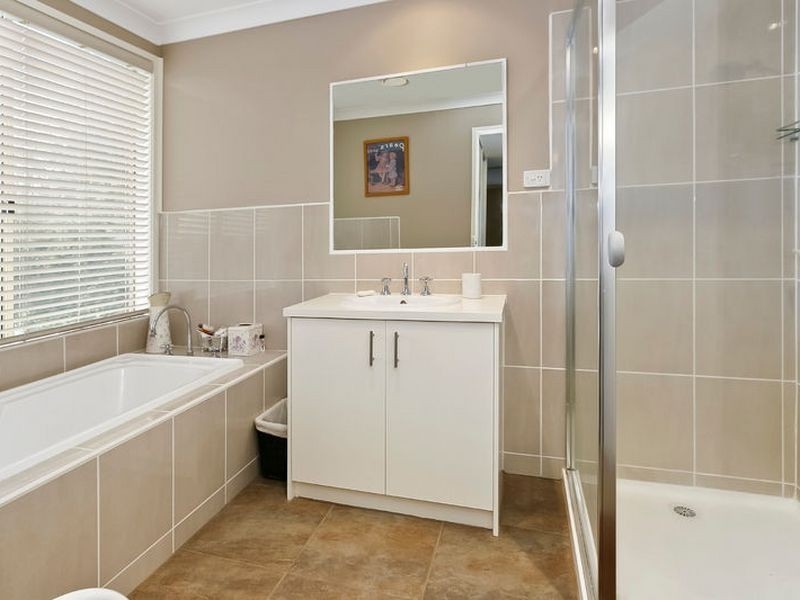 11 Ravenscourt Close, Rowville VIC 3178