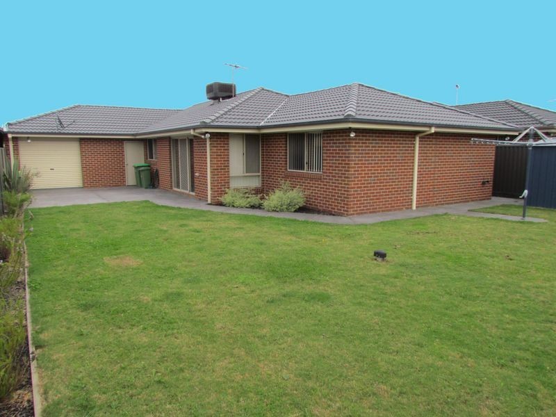 18 Chestnut Chase, Pakenham VIC 3810