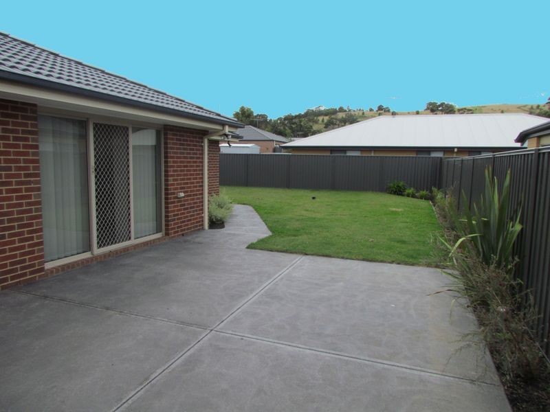 18 Chestnut Chase, Pakenham VIC 3810