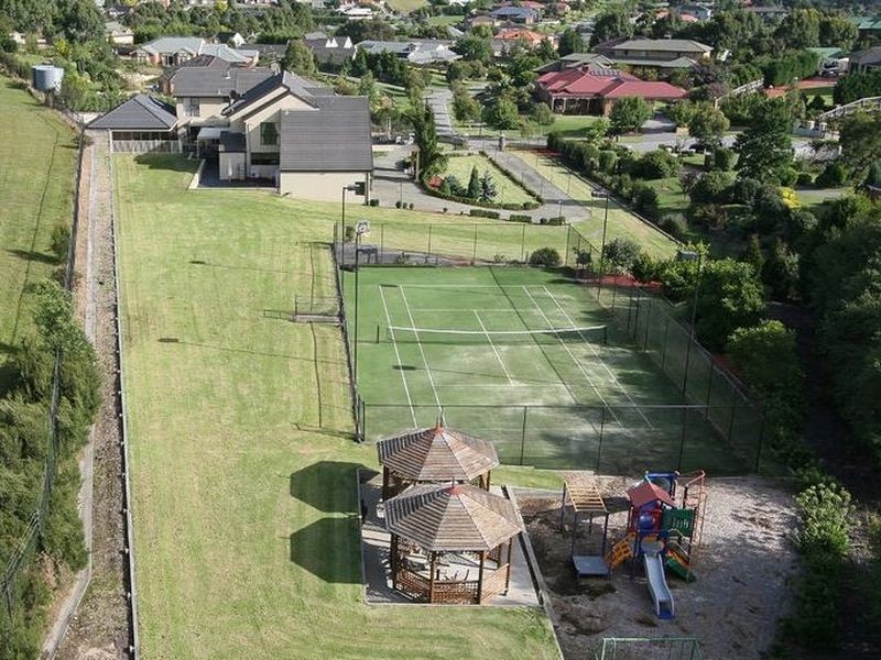 11 Forrest Hill Grove, Ferntree Gully VIC 3156